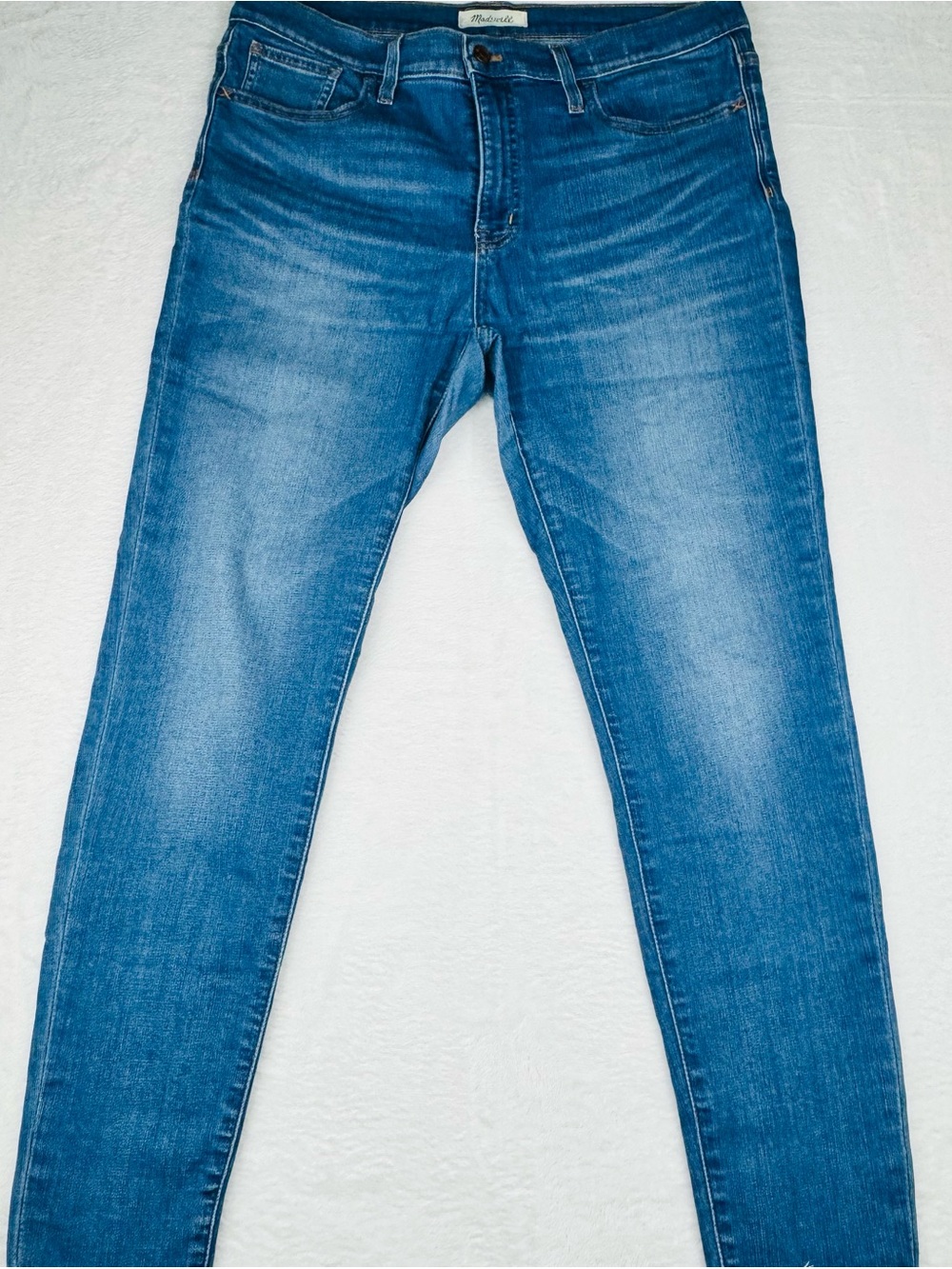 Madewell skinny jeans. 9 inch mid-rise. Women’s size 32.